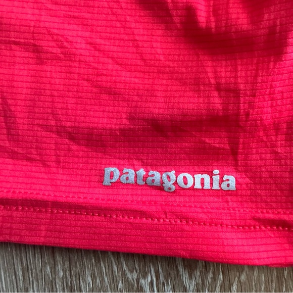 Patagonia W's Short-Sleeved Windchaser Shirt - Picture 5 of 8